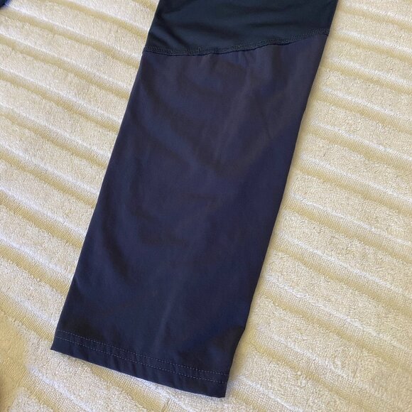 Outdoor running pants; elasticized drawstring waist; Adidas brand - Picture 15 of 15